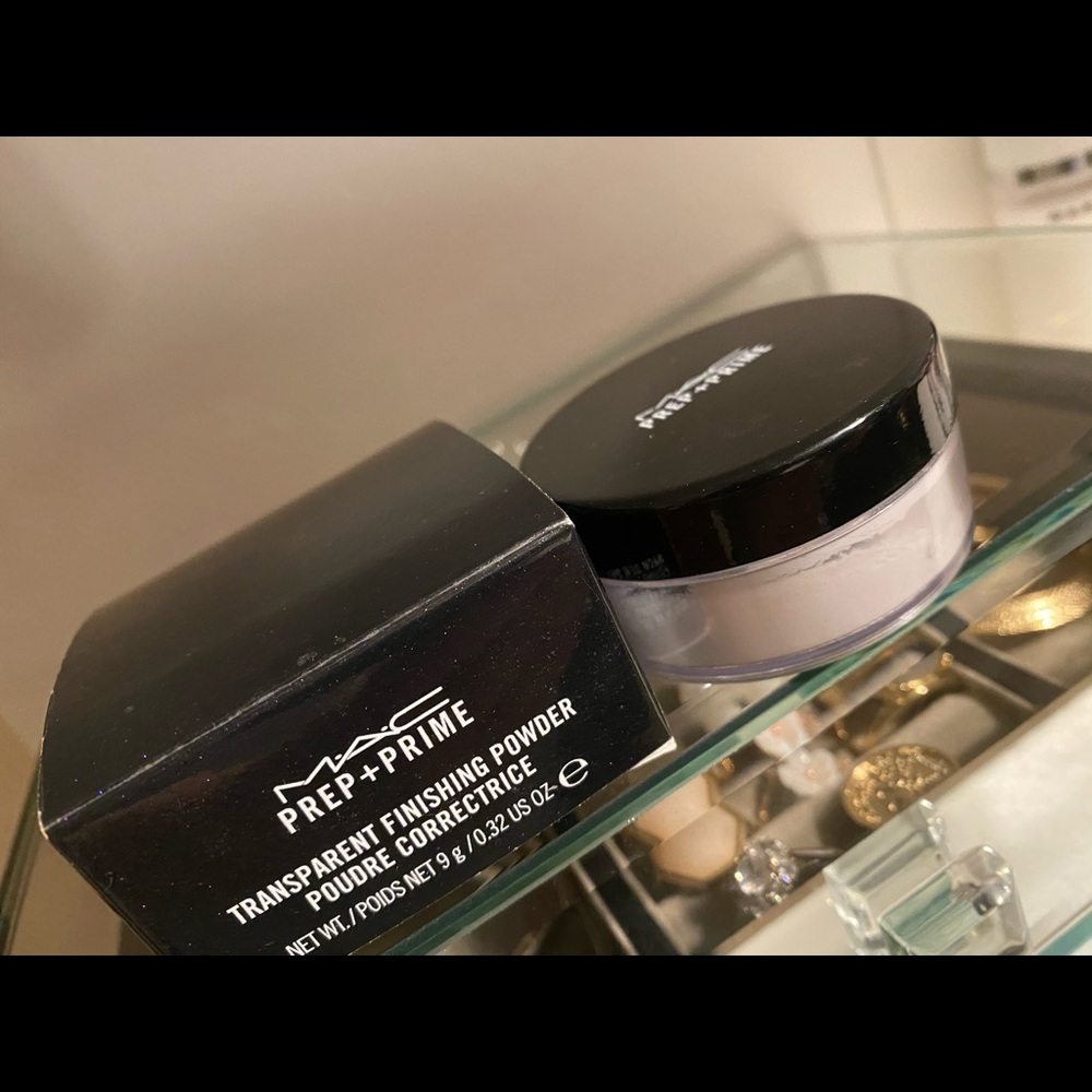 MAC prep and prime finishing powder